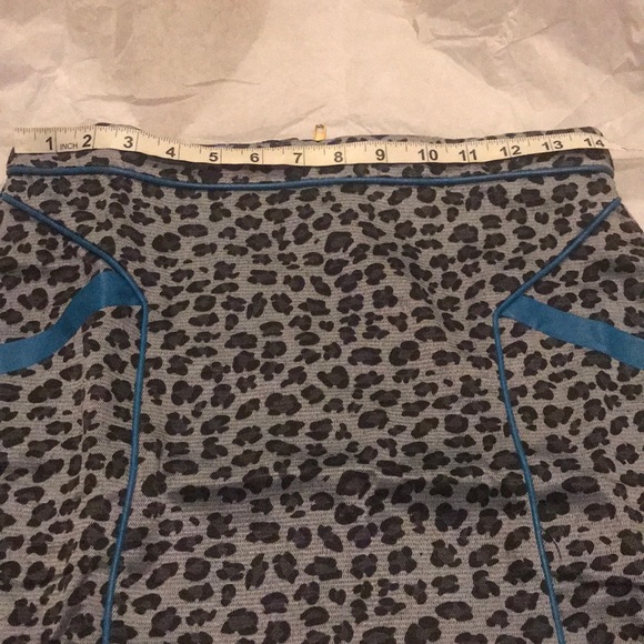 🌀 Grey leopard print skirt with blue piping - Picture 5 of 6